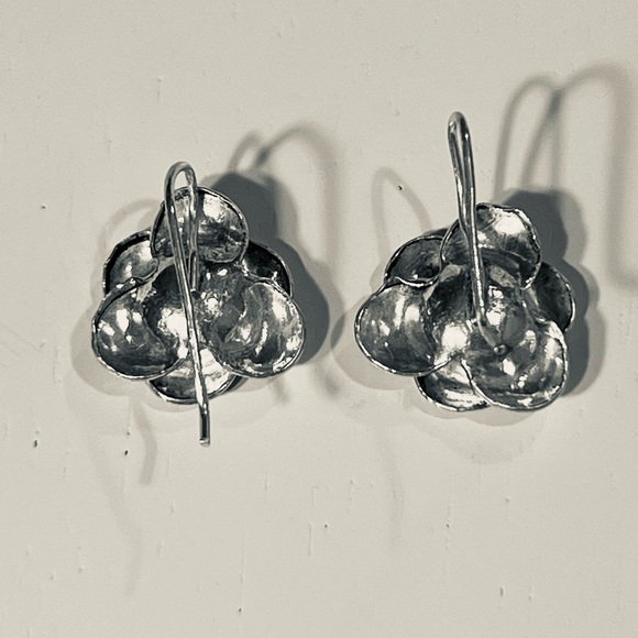Vintage Elegant Sterling Silver Rose-Flower Earrings - Picture 4 of 6